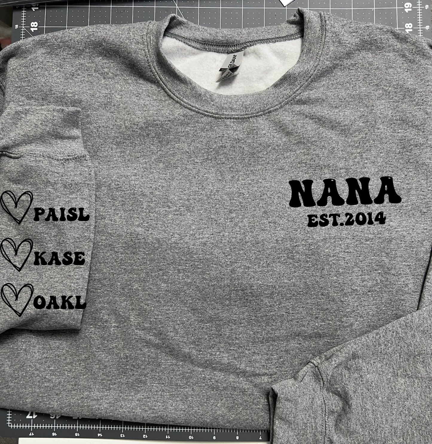 Customized Nana, Grandma, Mom, Dad I wear my heart on my sleeve sweater - MKcreativeprints